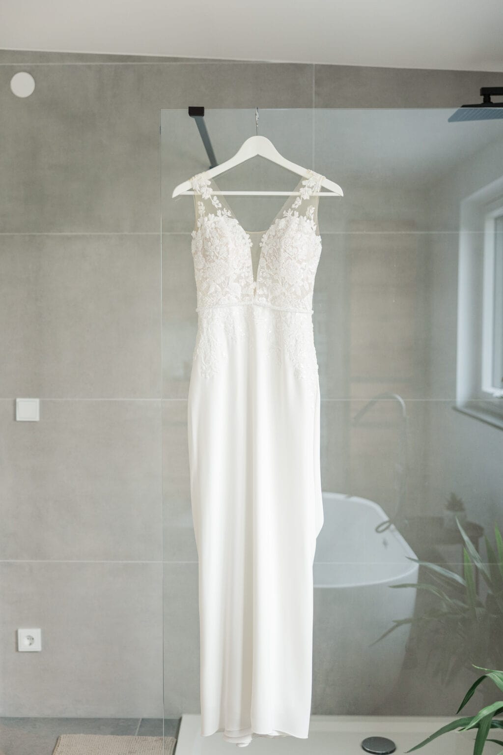hochzeit eidenbergeralm getting ready brautkleid