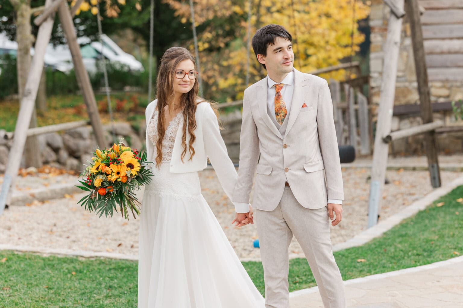 hochzeit feichthub brautpaar im gehen