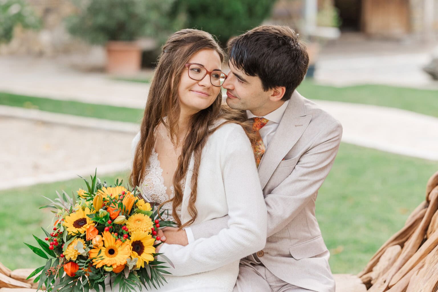 hochzeit feichthub brautpaar sitzend