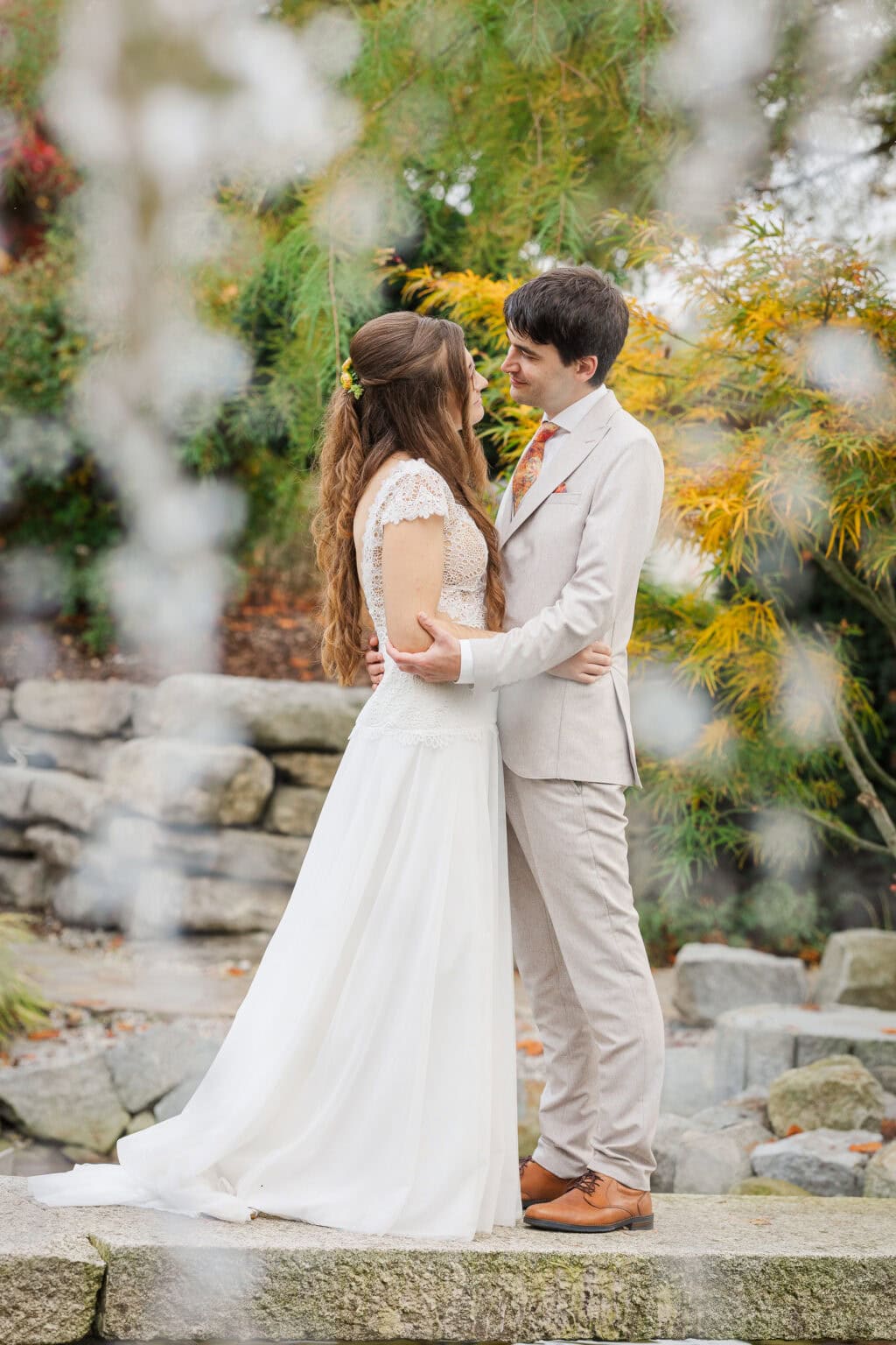 hochzeit feichthub brautpaar vor wasserfall