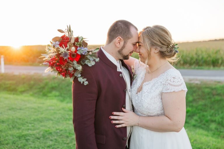 hochzeit grafhaidergut brautpaar im sonnenuntergang nahaufnahme