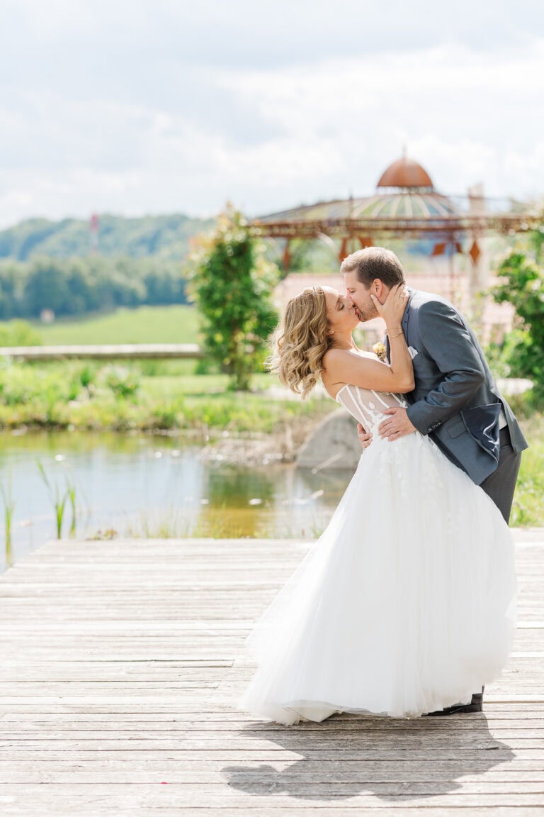 hochzeit hoamat brautpaar am see
