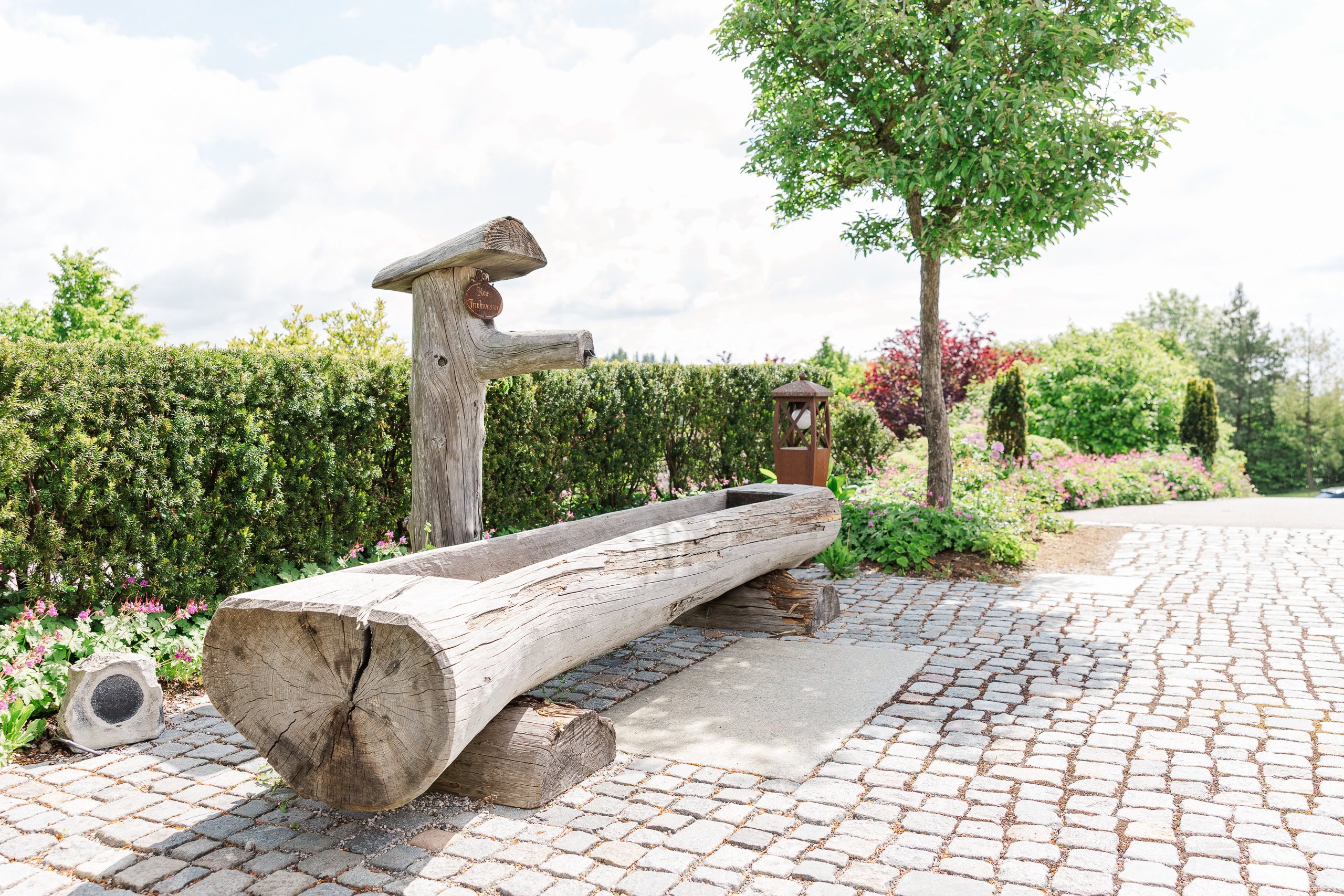 hochzeit hoamat garten brunnen