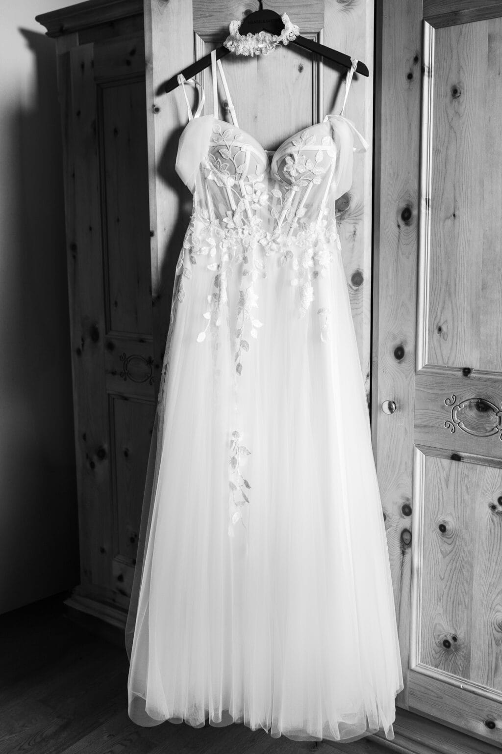 hochzeit hoamat getting ready brautkleid